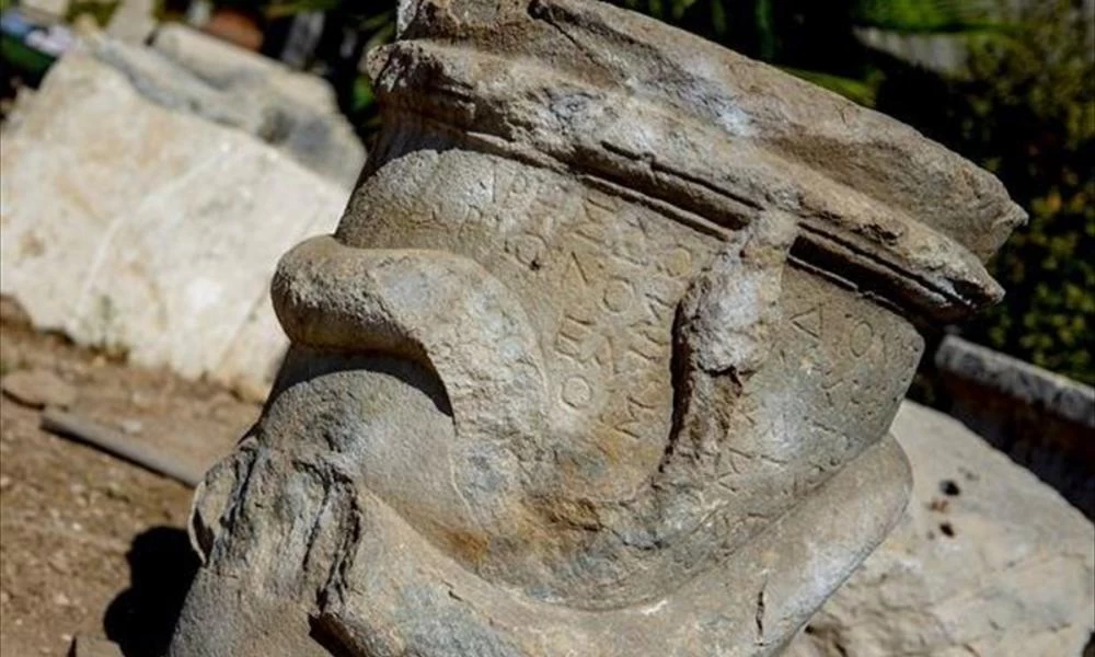 Βρέθηκε βωμός 2.000 ετών με ελληνική γραφή, στα αρχαία Πάταρα